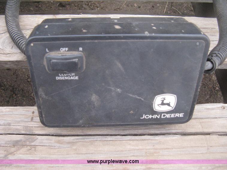 image for item H4296 2001 John Deere 1720 Integral Stack-Fold planter