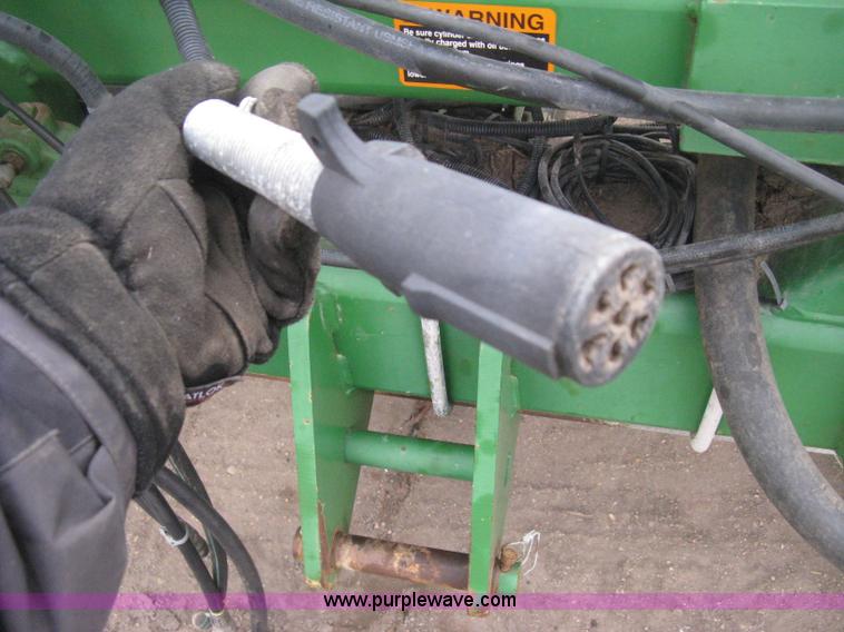 image for item H4296 2001 John Deere 1720 Integral Stack-Fold planter
