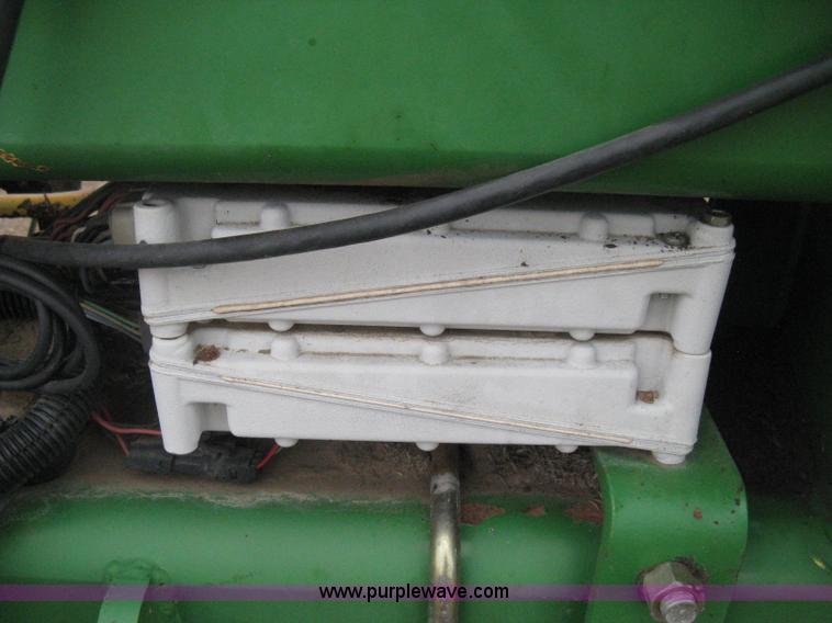 image for item H4296 2001 John Deere 1720 Integral Stack-Fold planter