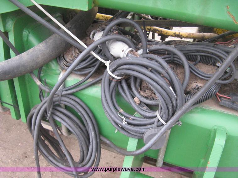 image for item H4296 2001 John Deere 1720 Integral Stack-Fold planter