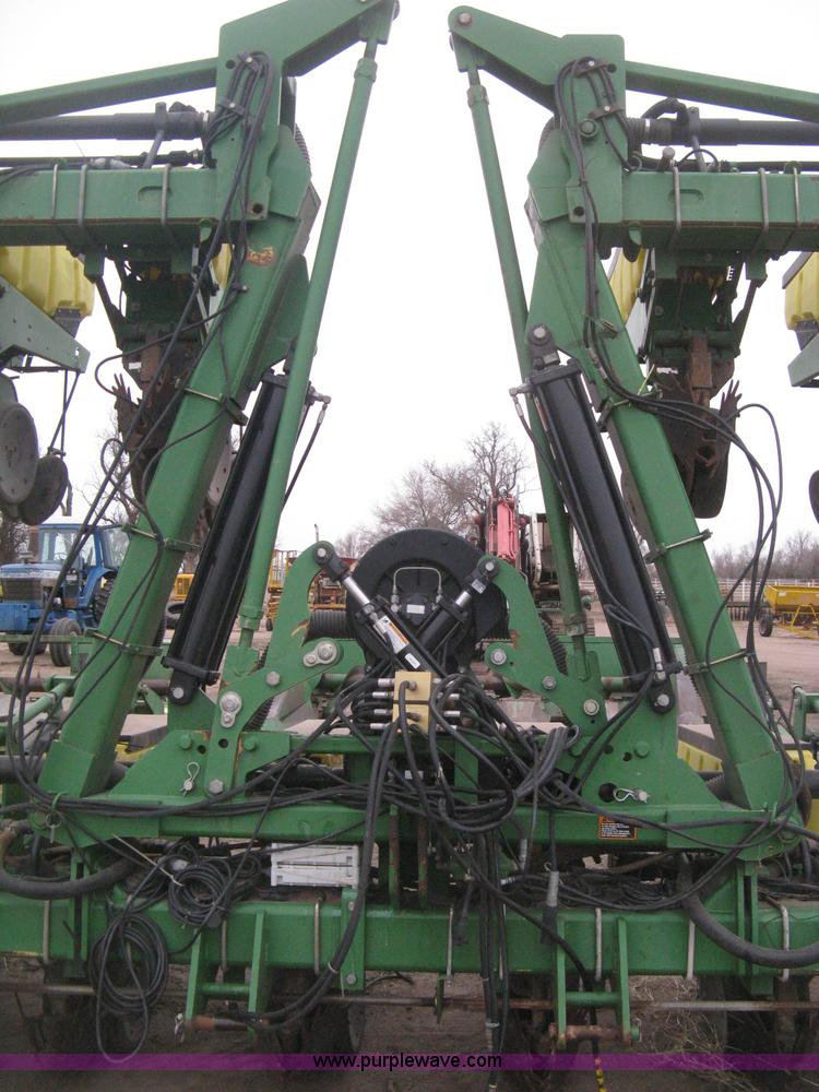 image for item H4296 2001 John Deere 1720 Integral Stack-Fold planter