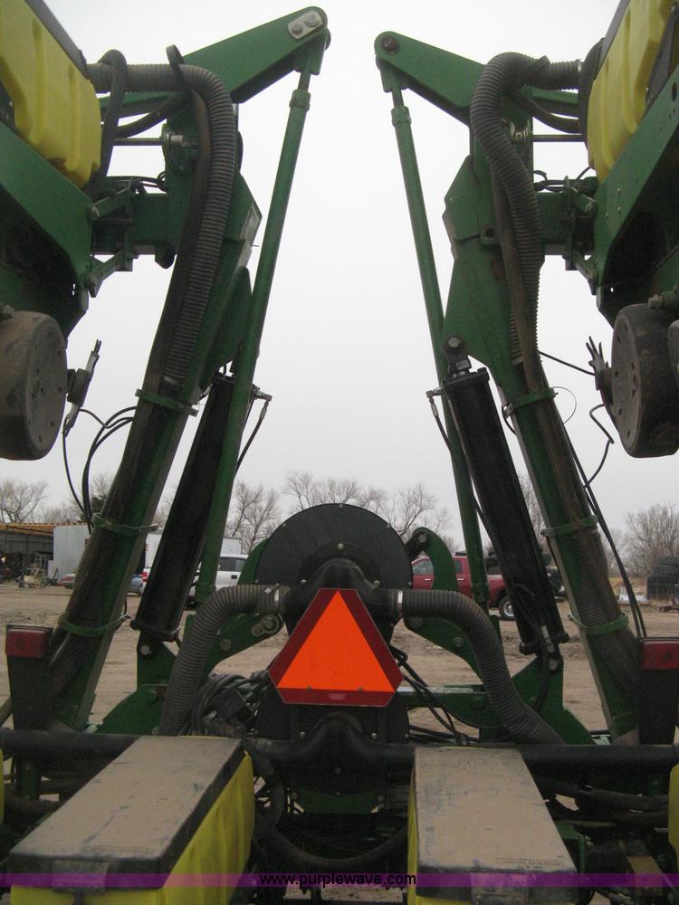 image for item H4296 2001 John Deere 1720 Integral Stack-Fold planter