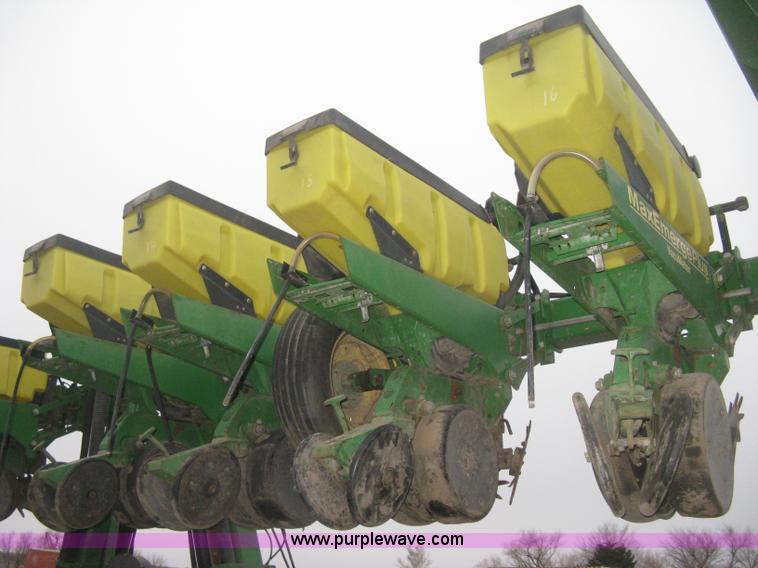 image for item H4296 2001 John Deere 1720 Integral Stack-Fold planter