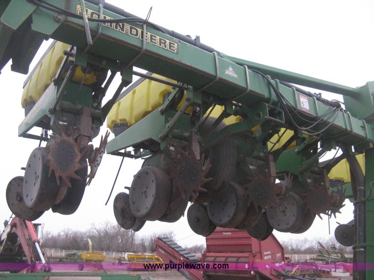 image for item H4296 2001 John Deere 1720 Integral Stack-Fold planter