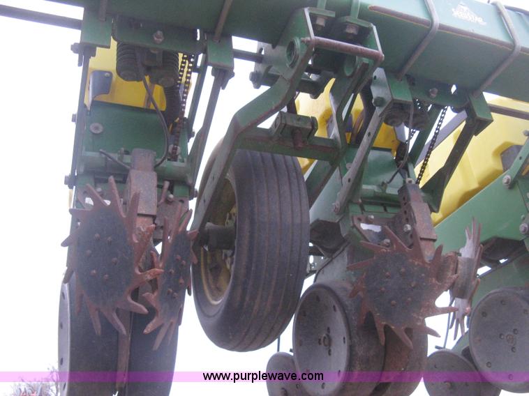 image for item H4296 2001 John Deere 1720 Integral Stack-Fold planter