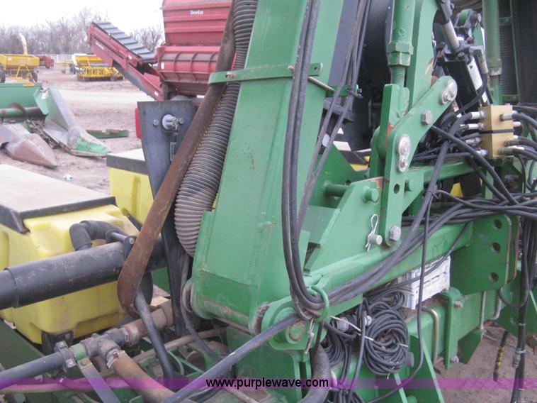 image for item H4296 2001 John Deere 1720 Integral Stack-Fold planter