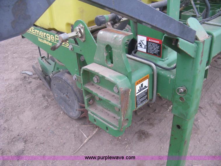 image for item H4296 2001 John Deere 1720 Integral Stack-Fold planter