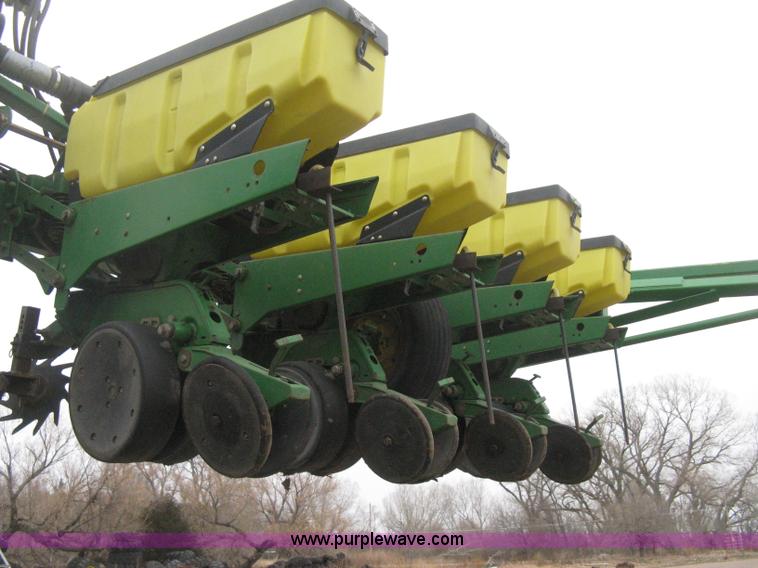 image for item H4297 2003 John Deere 1720 Integral Stack-Fold planter