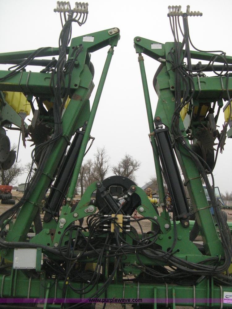 image for item H4297 2003 John Deere 1720 Integral Stack-Fold planter