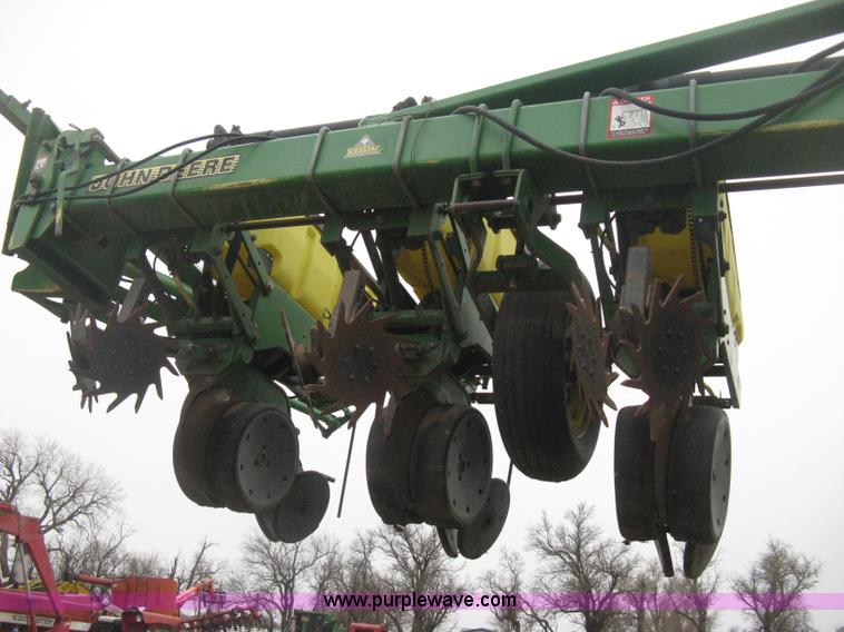 image for item H4297 2003 John Deere 1720 Integral Stack-Fold planter