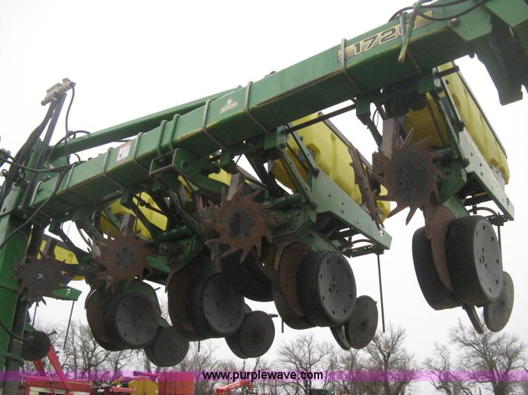 image for item H4297 2003 John Deere 1720 Integral Stack-Fold planter