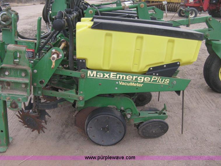 image for item H4297 2003 John Deere 1720 Integral Stack-Fold planter