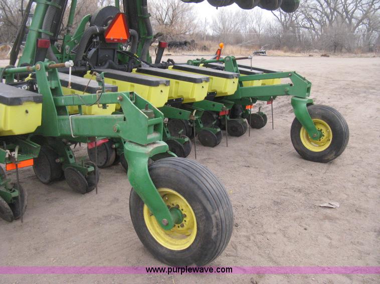 image for item H4297 2003 John Deere 1720 Integral Stack-Fold planter