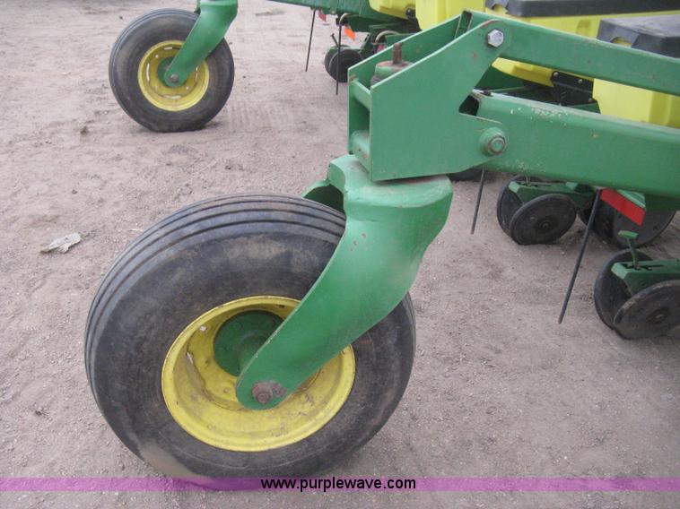 image for item H4297 2003 John Deere 1720 Integral Stack-Fold planter