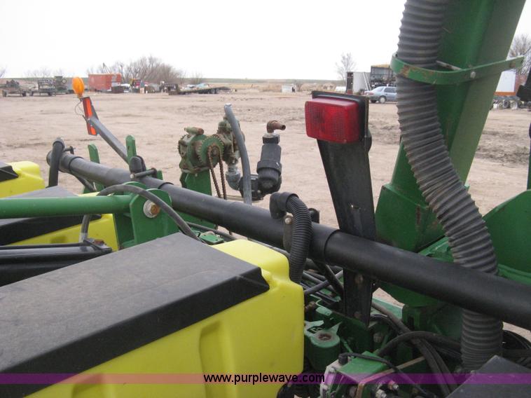 image for item H4297 2003 John Deere 1720 Integral Stack-Fold planter