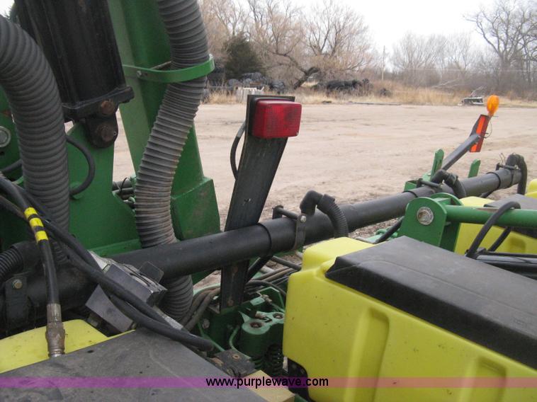 image for item H4297 2003 John Deere 1720 Integral Stack-Fold planter
