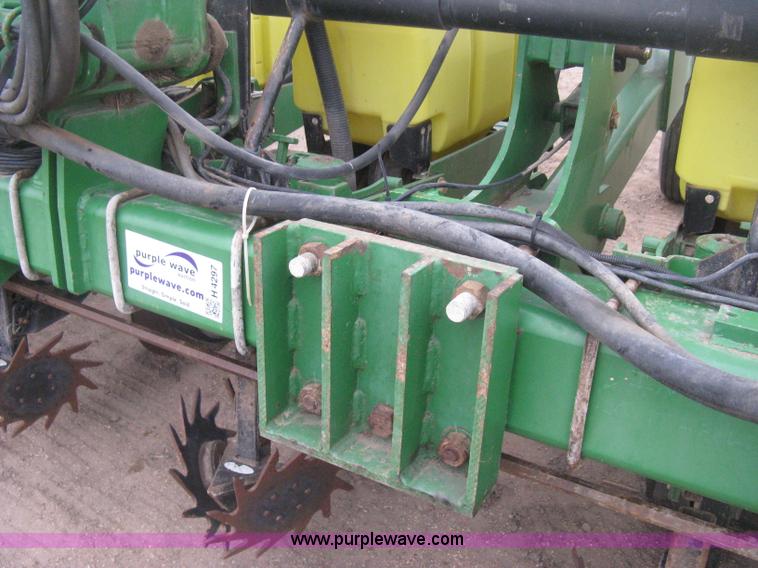 image for item H4297 2003 John Deere 1720 Integral Stack-Fold planter