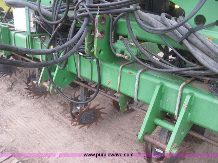image for item H4297 2003 John Deere 1720 Integral Stack-Fold planter