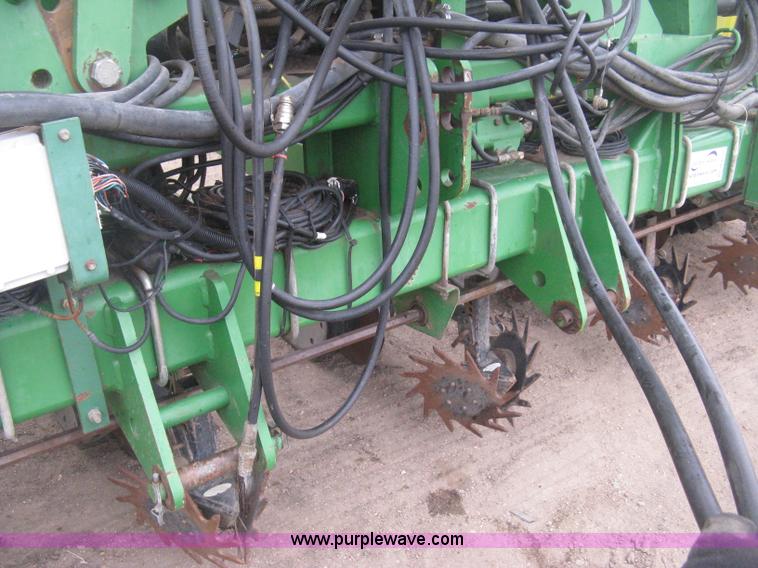 image for item H4297 2003 John Deere 1720 Integral Stack-Fold planter