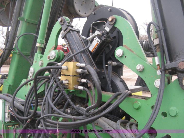 image for item H4297 2003 John Deere 1720 Integral Stack-Fold planter