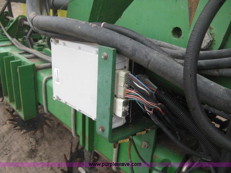 image for item H4297 2003 John Deere 1720 Integral Stack-Fold planter