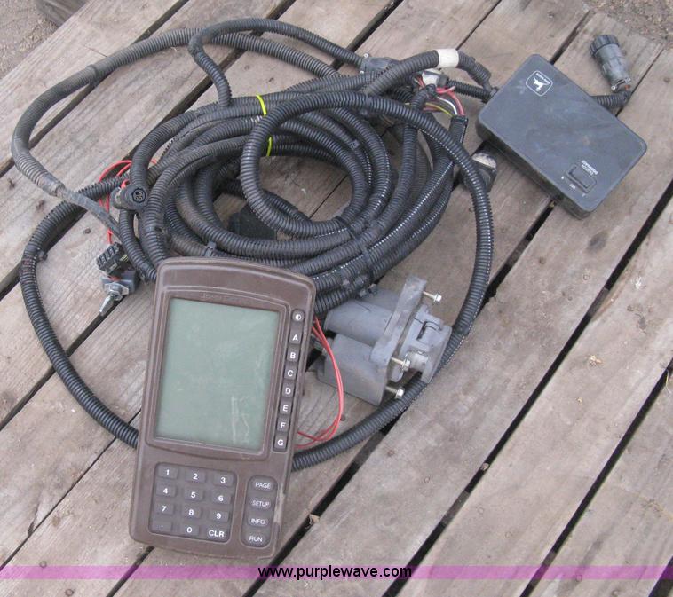 image for item H4297 2003 John Deere 1720 Integral Stack-Fold planter