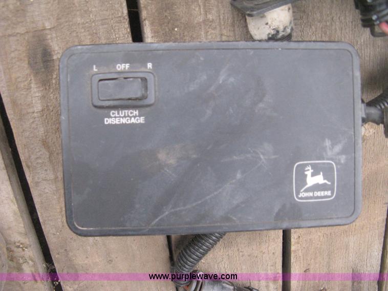 image for item H4297 2003 John Deere 1720 Integral Stack-Fold planter