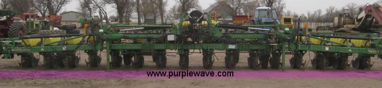 image for item H4297 2003 John Deere 1720 Integral Stack-Fold planter
