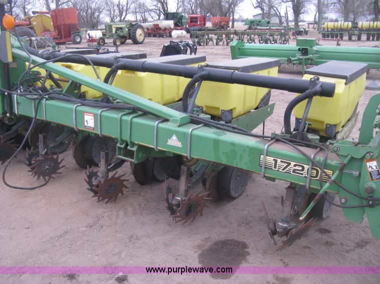 image for item H4297 2003 John Deere 1720 Integral Stack-Fold planter