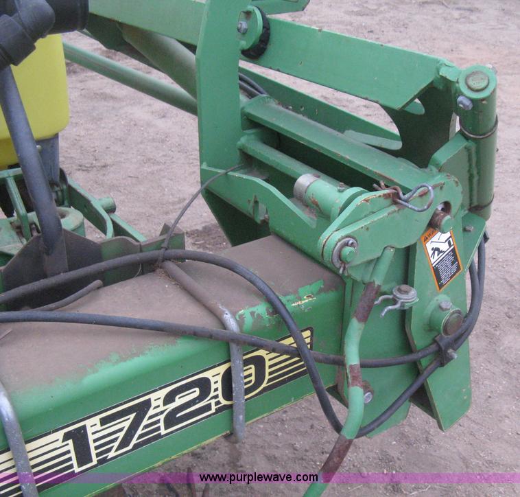 image for item H4297 2003 John Deere 1720 Integral Stack-Fold planter