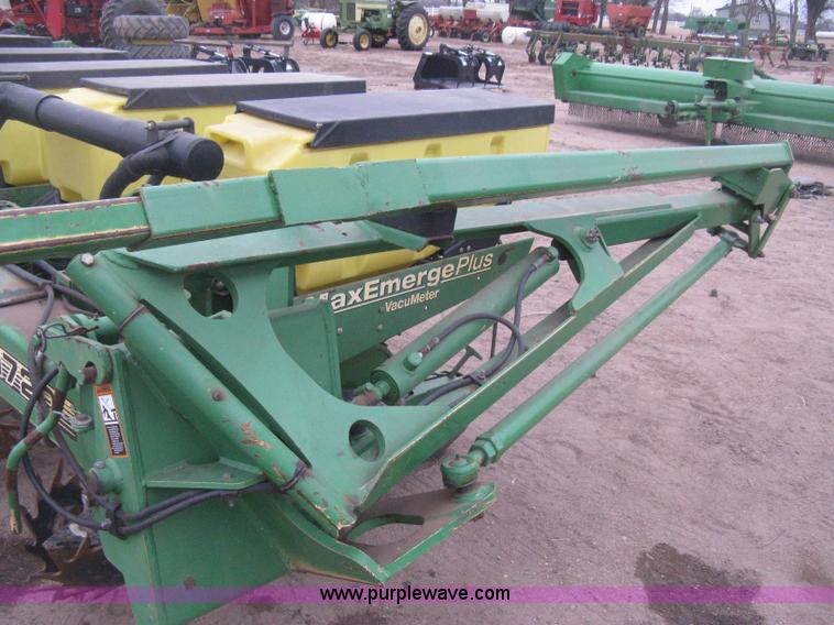 image for item H4297 2003 John Deere 1720 Integral Stack-Fold planter