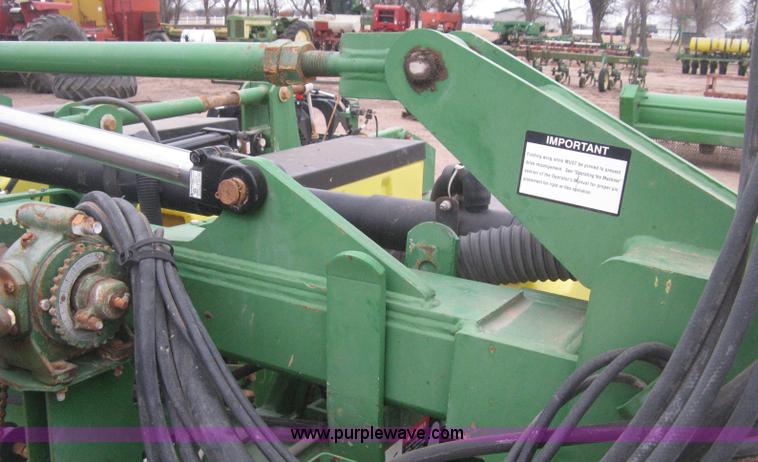image for item H4297 2003 John Deere 1720 Integral Stack-Fold planter