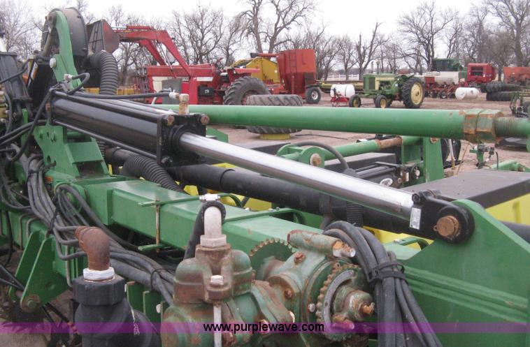 image for item H4297 2003 John Deere 1720 Integral Stack-Fold planter