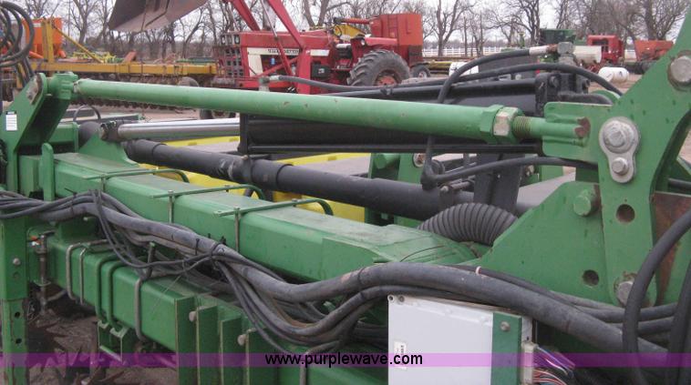image for item H4297 2003 John Deere 1720 Integral Stack-Fold planter