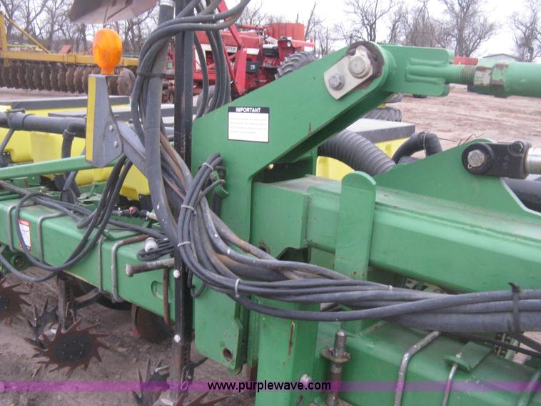 image for item H4297 2003 John Deere 1720 Integral Stack-Fold planter