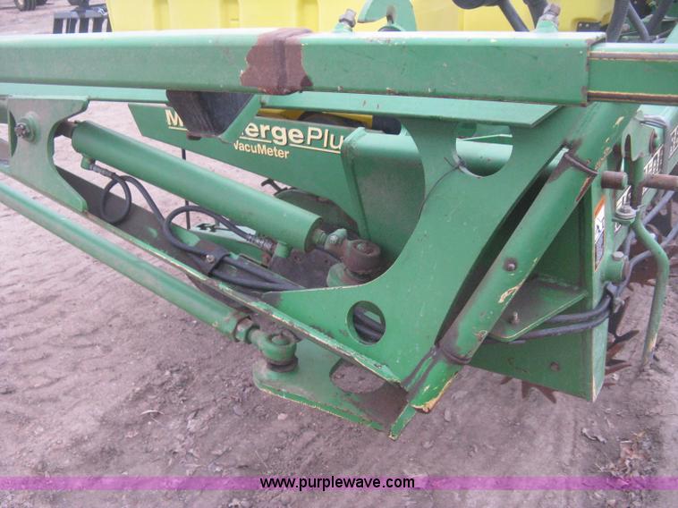 image for item H4297 2003 John Deere 1720 Integral Stack-Fold planter