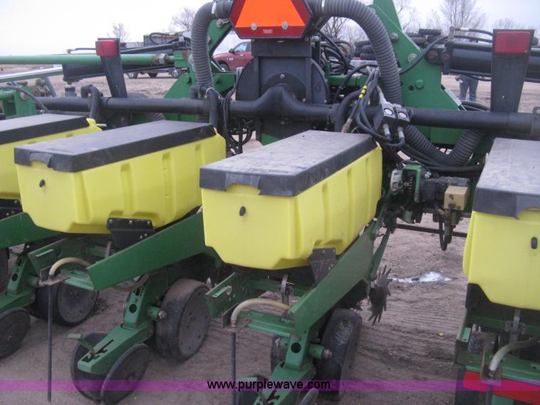 image for item H4297 2003 John Deere 1720 Integral Stack-Fold planter