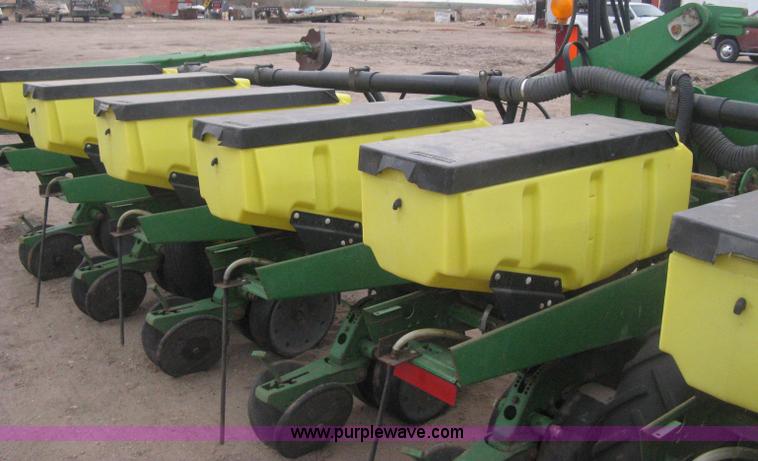 image for item H4297 2003 John Deere 1720 Integral Stack-Fold planter