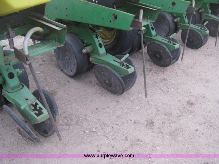 image for item H4297 2003 John Deere 1720 Integral Stack-Fold planter