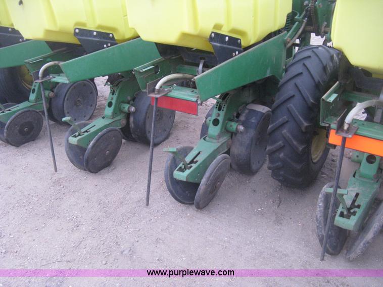 image for item H4297 2003 John Deere 1720 Integral Stack-Fold planter