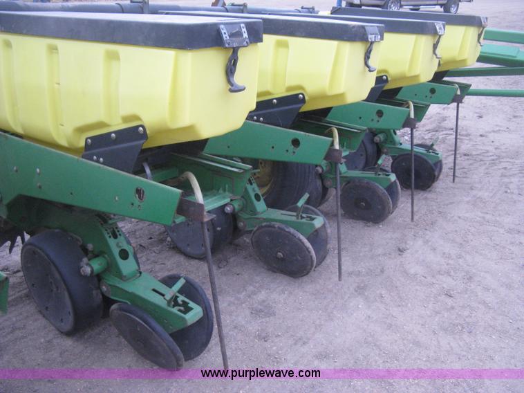image for item H4297 2003 John Deere 1720 Integral Stack-Fold planter