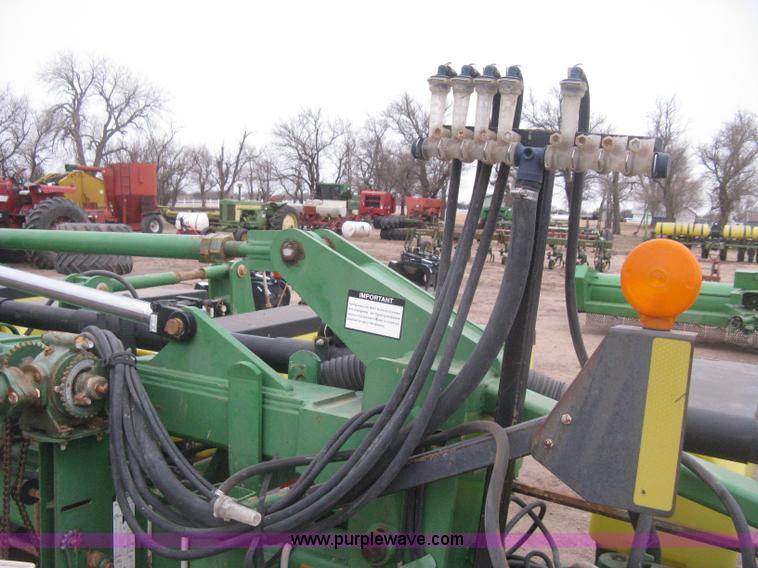 image for item H4297 2003 John Deere 1720 Integral Stack-Fold planter