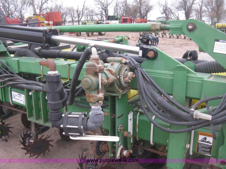 image for item H4297 2003 John Deere 1720 Integral Stack-Fold planter