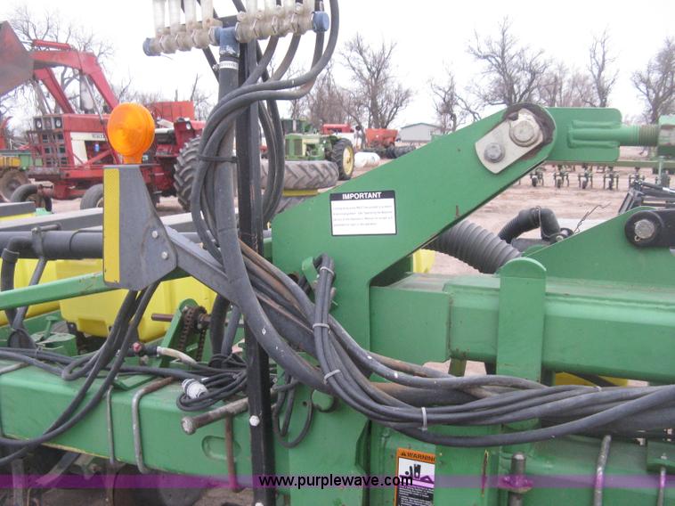 image for item H4297 2003 John Deere 1720 Integral Stack-Fold planter