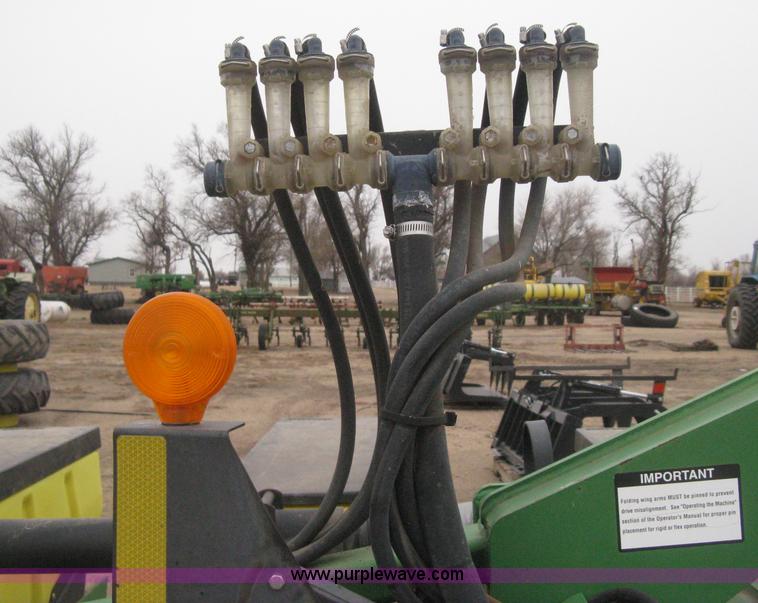 image for item H4297 2003 John Deere 1720 Integral Stack-Fold planter