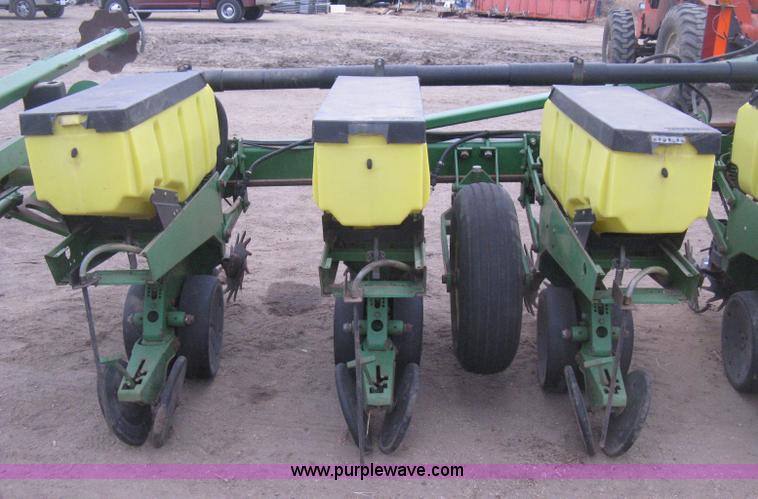 image for item H4297 2003 John Deere 1720 Integral Stack-Fold planter