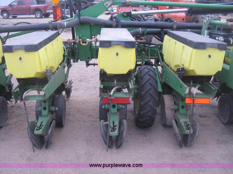 image for item H4297 2003 John Deere 1720 Integral Stack-Fold planter