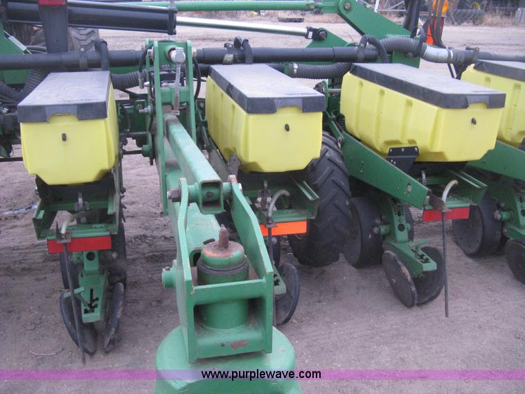 image for item H4297 2003 John Deere 1720 Integral Stack-Fold planter