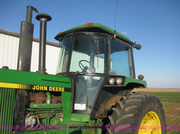 image for item H4341 1990 John Deere 4255 tractor