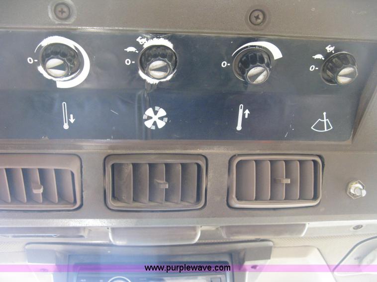 image for item H4341 1990 John Deere 4255 tractor